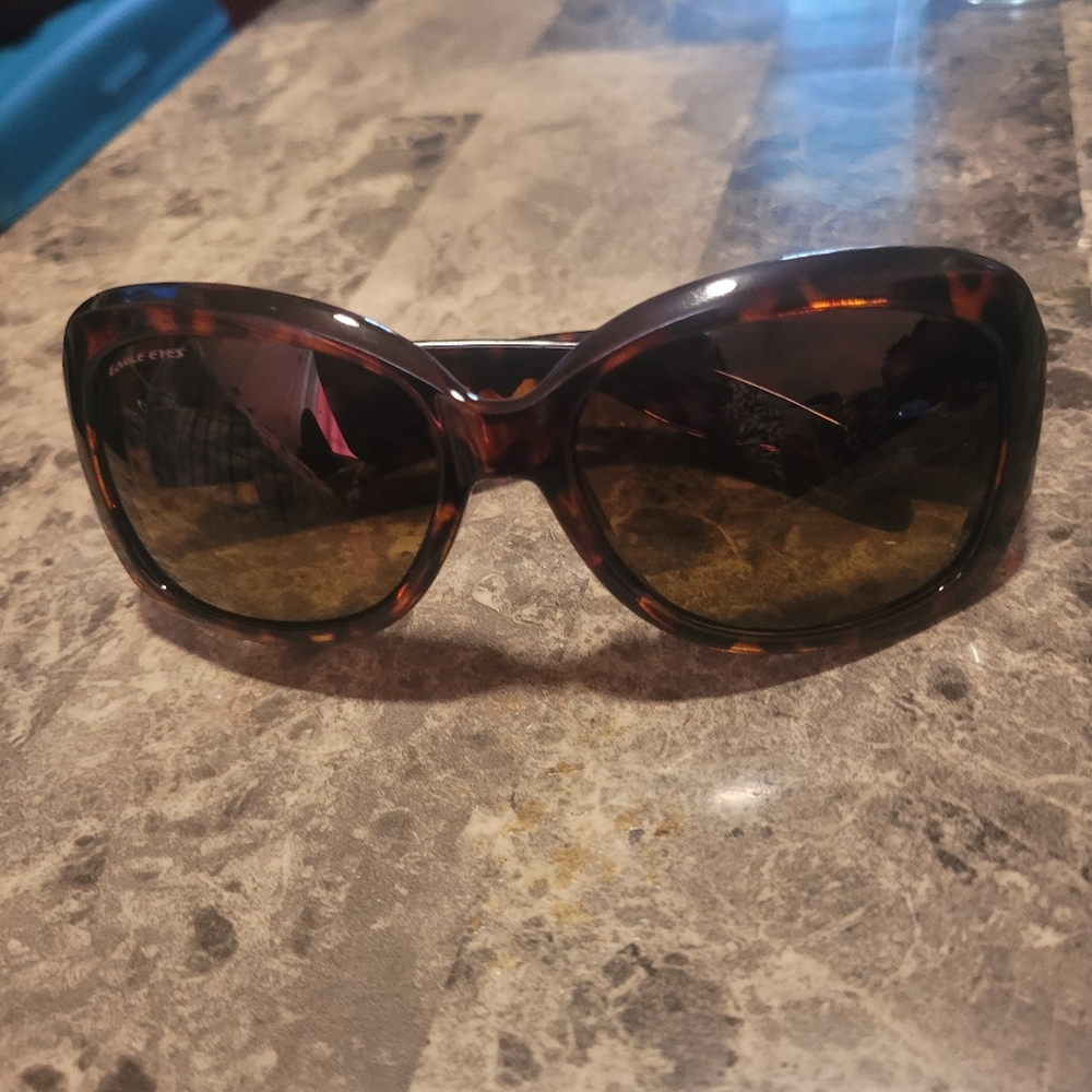 NIB EAGLE EYES NICE SUNGLASSES - Picture 2 of 5